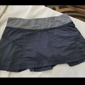 Lululemon gray size 8 running of tennis skirt
